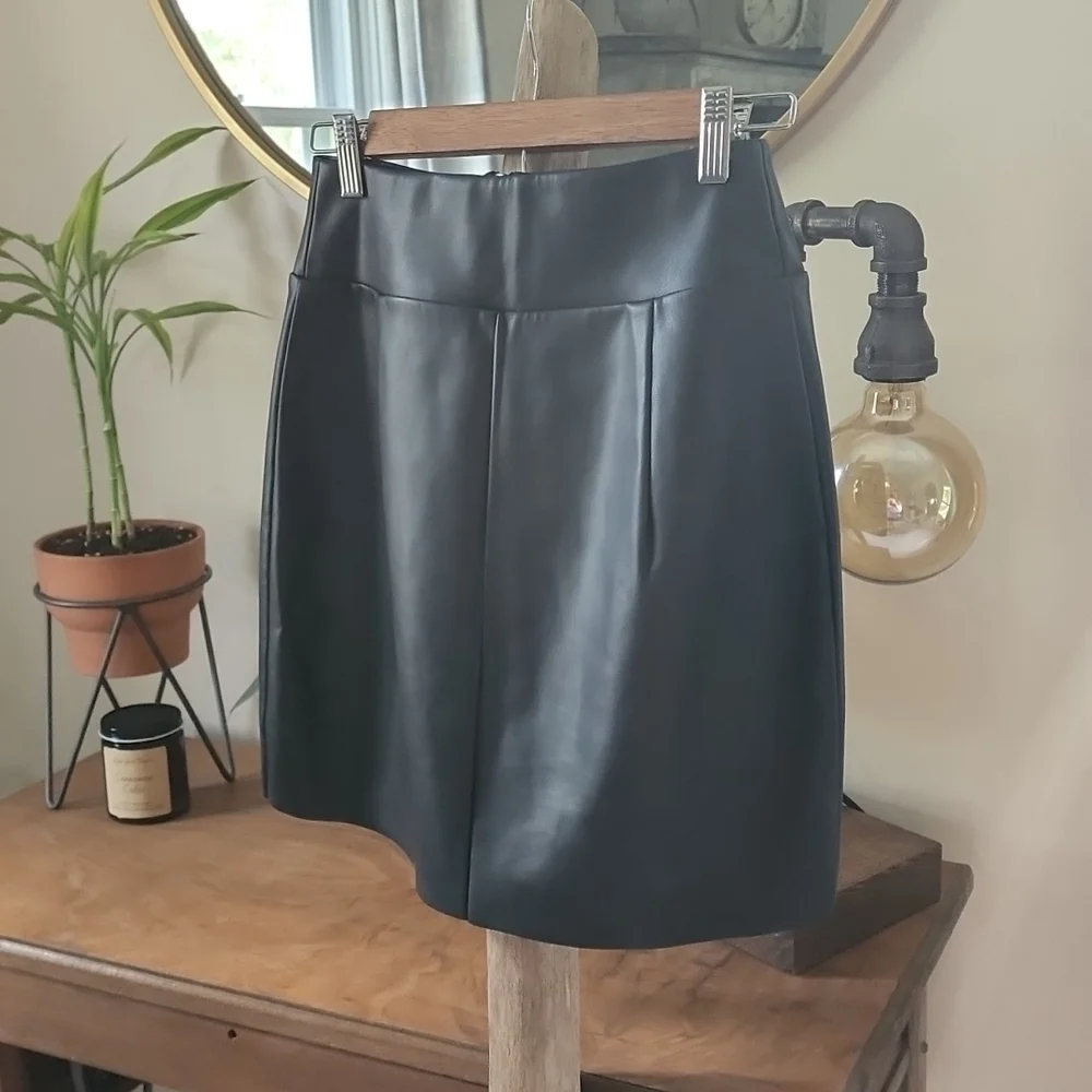 Express faux leather mini skirt - Picture 4 of 5